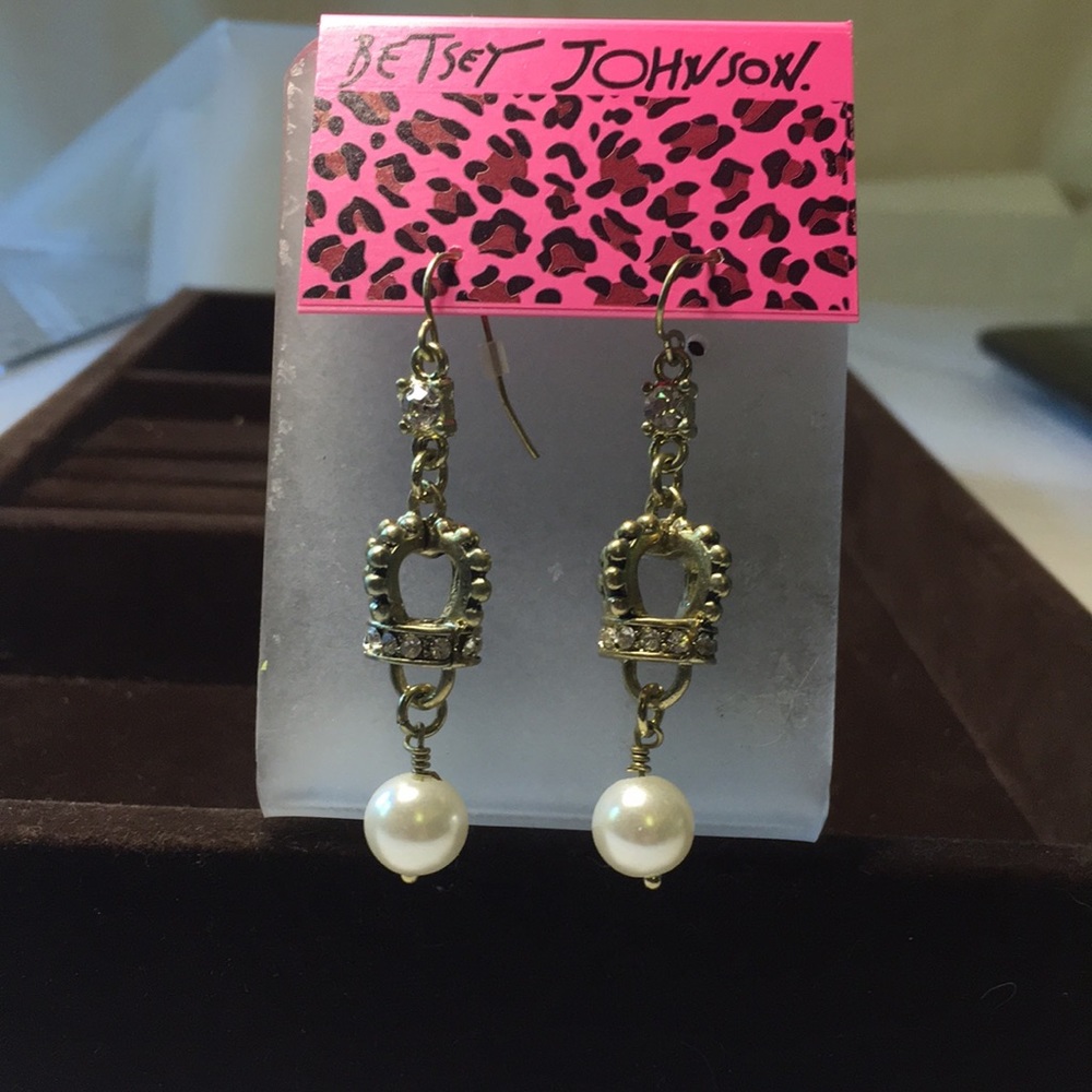 Betsey Johnson gold crown with large pearl drop and rhinestone detail earrings.